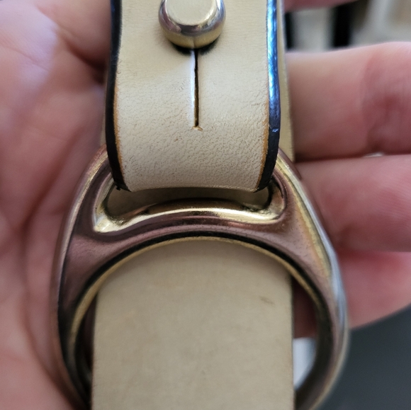 Dooney and Bourke vintage Ivory pebbled medium hobo shoulder bag. - Picture 5 of 16